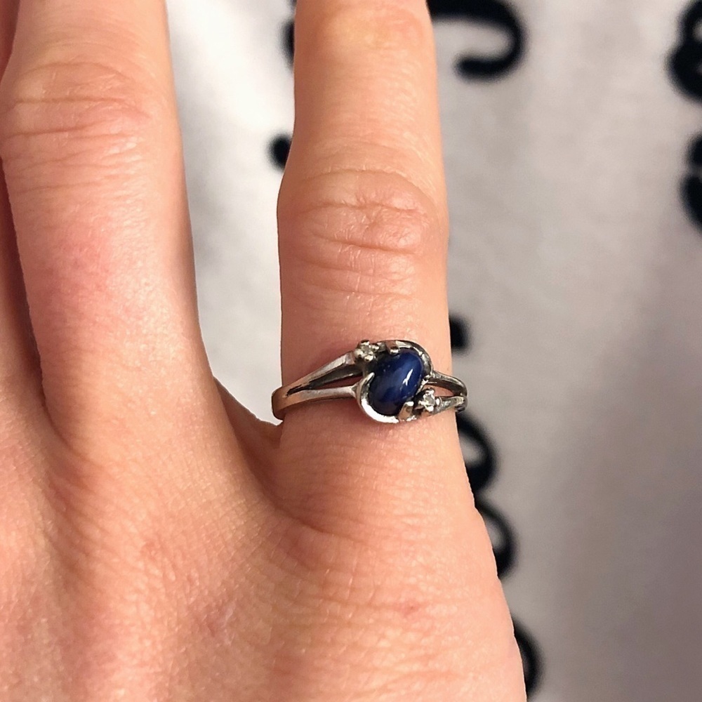 Blue star sapphire & diamonds white gold ring 4